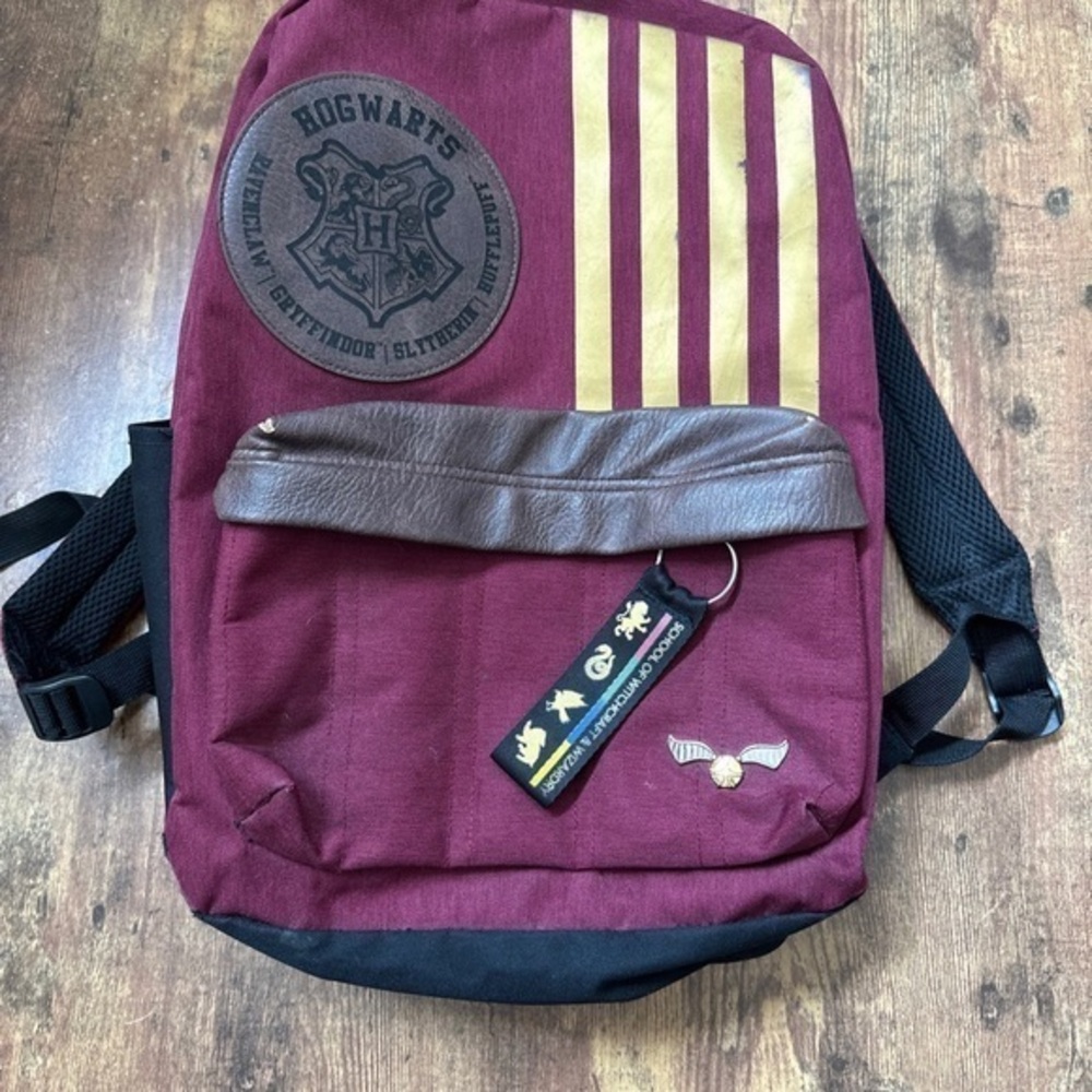 Harry Potter Hogwarts Full Sized‎ large backpack with Keychain